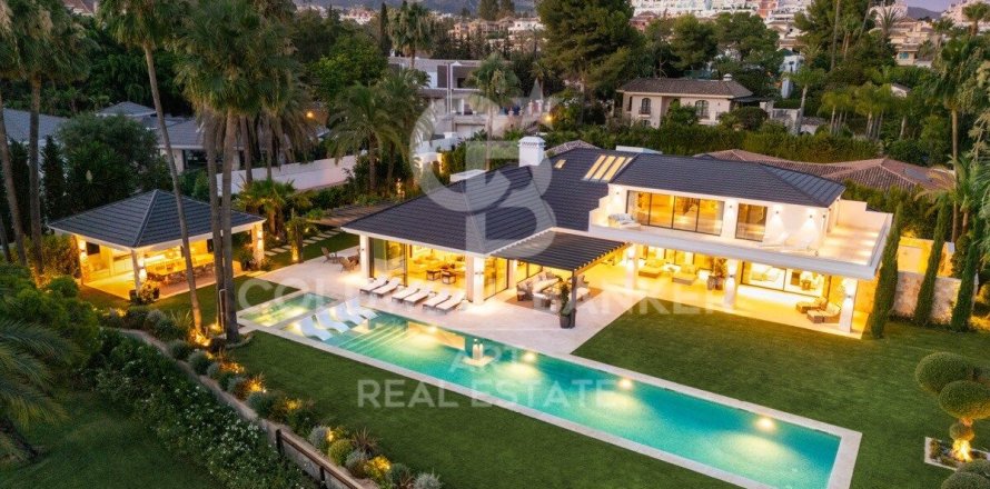 Villa a Marbella, Malaga, Spagna 7 camere da letto, 1636 mq. N° 158485