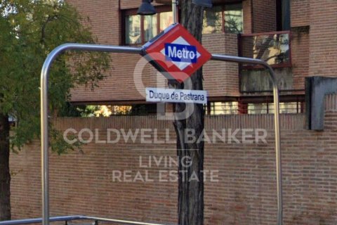 Huoneisto Madrid, Espanja 4 makuuhuonetta, 230 m2 No. 158483