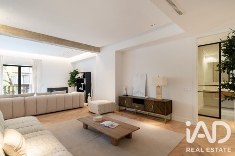 Продажа квартиры в Мадрид, Испания 3 спальни, 353м2 №187725 - фото 4