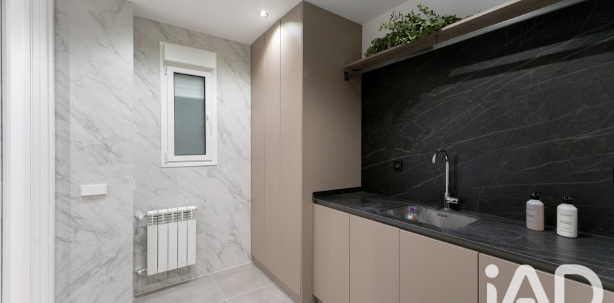 Квартира в Мадрид, Испания 3 спальни, 353м2 №187725