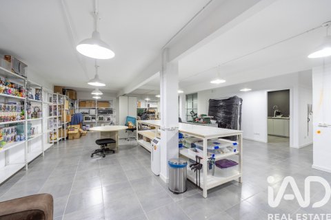 Commercial property for sale in Madrid, Spain 2 bedrooms, 357 sq.m. No. 187726 - photo 12