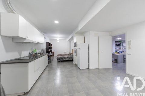 Commercial property for sale in Madrid, Spain 2 bedrooms, 357 sq.m. No. 187726 - photo 18