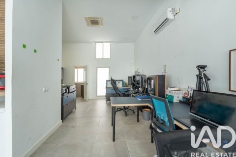 Commercial property for sale in Madrid, Spain 2 bedrooms, 357 sq.m. No. 187726 - photo 7