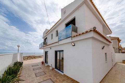 Villa à vendre Torrevieja, Alicante, Espagne, 4 chambres, 210 m2 No. 116844 - photo 1