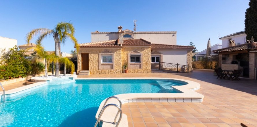 Villa in Torrevieja, Alicante, Spanien 5 Schlafzimmer, 407 m2 Nr. 146196