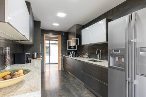 Villa for sale in La Floresta, Barcelona, Spain 4 bedrooms, 454 sq.m. No. 150616 - photo 4