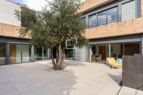 Villa for sale in La Floresta, Barcelona, Spain 4 bedrooms, 454 sq.m. No. 150616 - photo 18