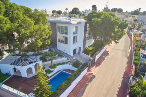 Willa w Los Balcones, Alicante, Hiszpania 6 sypialni, 286 mkw. nr 145943 – zdjęcie 1