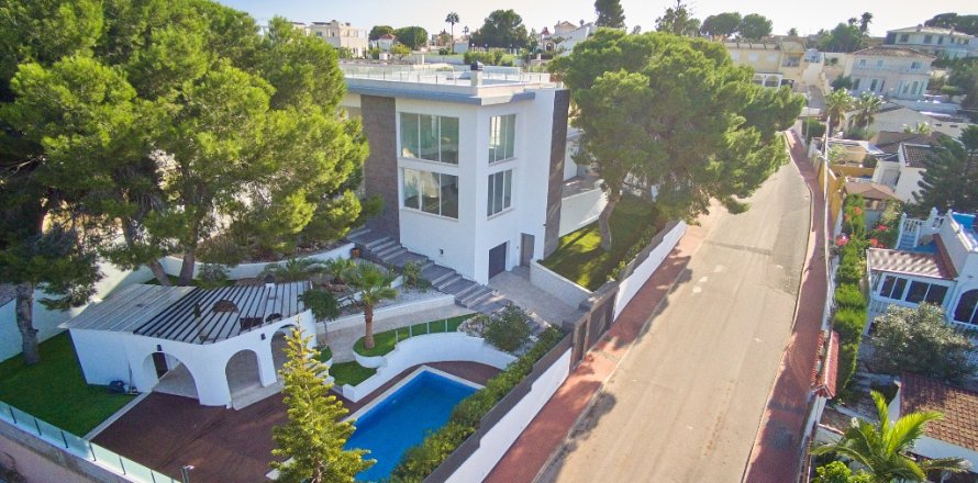 Willa w Los Balcones, Alicante, Hiszpania 6 sypialni, 286 mkw. nr 145943