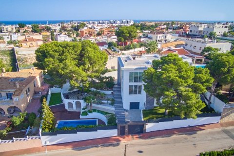 Willa w Los Balcones, Alicante, Hiszpania 6 sypialni, 286 mkw. nr 145943 – zdjęcie 3