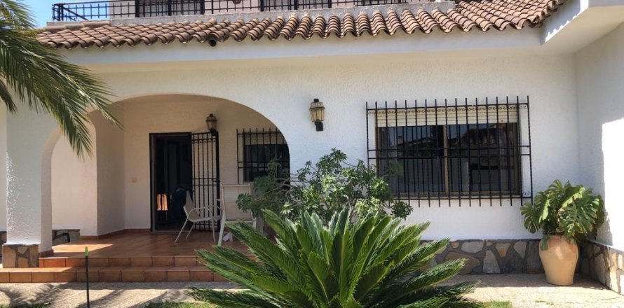 Villa in Cabo Roig, Alicante, Spanien 3 Schlafzimmer, 266 m2 Nr. 145939