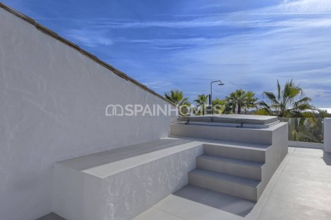 Apartment for sale in Estepona, Malaga, Spain 5 bedrooms, 184 sq.m. No. 168151 - photo 3