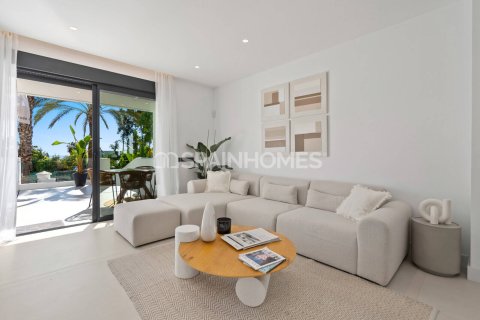 Kattohuoneisto myytävänä Estepona, Malaga, Espanja, 3 makuuhuonetta, 106 m2 No. 168149 - kuva 8