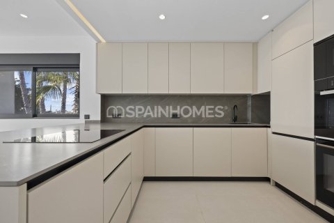 Kattohuoneisto myytävänä Estepona, Malaga, Espanja, 3 makuuhuonetta, 106 m2 No. 168149 - kuva 30
