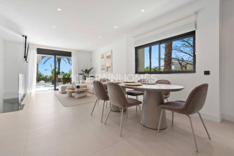 Kattohuoneisto myytävänä Estepona, Malaga, Espanja, 3 makuuhuonetta, 106 m2 No. 168149 - kuva 9