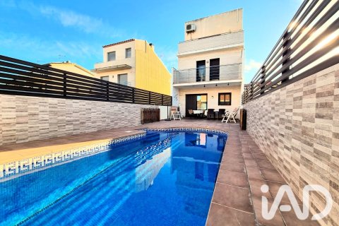 Casa a L'Ametlla de Mar, Tarragona, Spagna 5 camere da letto, 221 mq. N° 195732