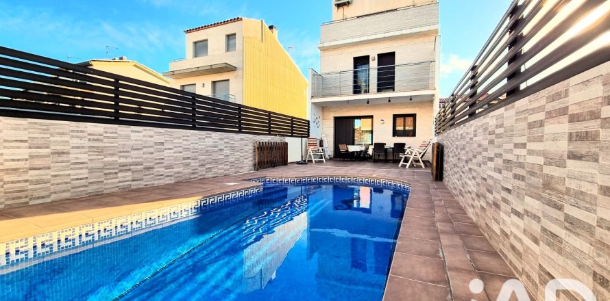 House in L'Ametlla de Mar, Tarragona, Spanien 5 Schlafzimmer, 221 m2 Nr. 195732