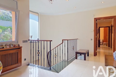 House for sale in Cabrils, Barcelona, Spain 7 bedrooms, 881 sq.m. No. 188017 - photo 17