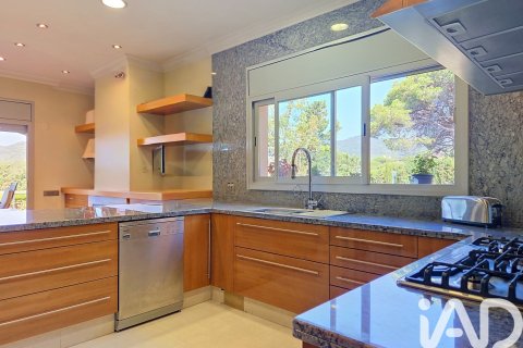 House for sale in Cabrils, Barcelona, Spain 7 bedrooms, 881 sq.m. No. 188017 - photo 9
