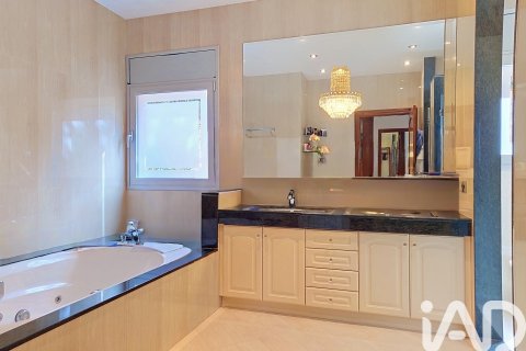 House for sale in Cabrils, Barcelona, Spain 7 bedrooms, 881 sq.m. No. 188017 - photo 15