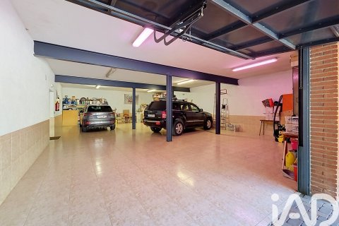 House for sale in Cabrils, Barcelona, Spain 7 bedrooms, 881 sq.m. No. 188017 - photo 24