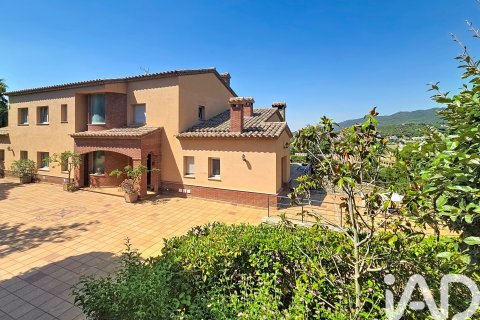 House for sale in Cabrils, Barcelona, Spain 7 bedrooms, 881 sq.m. No. 188017 - photo 7