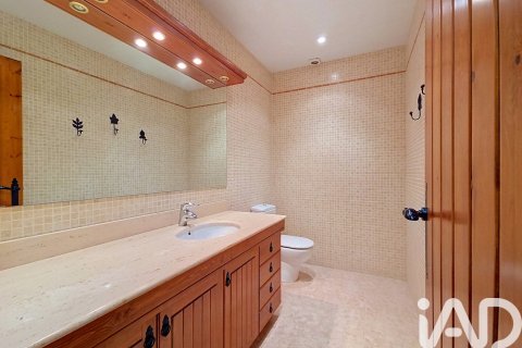 House for sale in Cabrils, Barcelona, Spain 7 bedrooms, 881 sq.m. No. 188017 - photo 21
