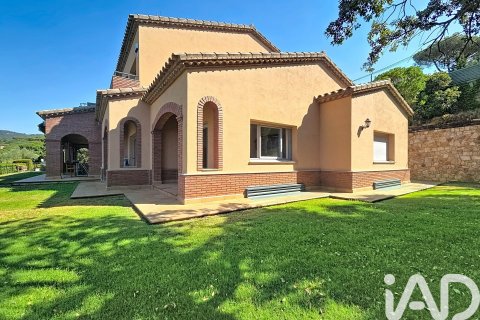 House for sale in Cabrils, Barcelona, Spain 7 bedrooms, 881 sq.m. No. 188017 - photo 2