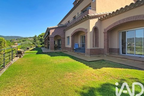 House for sale in Cabrils, Barcelona, Spain 7 bedrooms, 881 sq.m. No. 188017 - photo 4