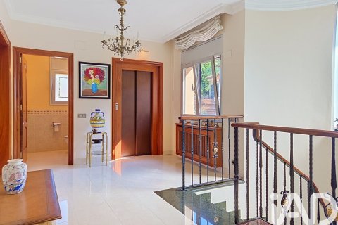 House for sale in Cabrils, Barcelona, Spain 7 bedrooms, 881 sq.m. No. 188017 - photo 18