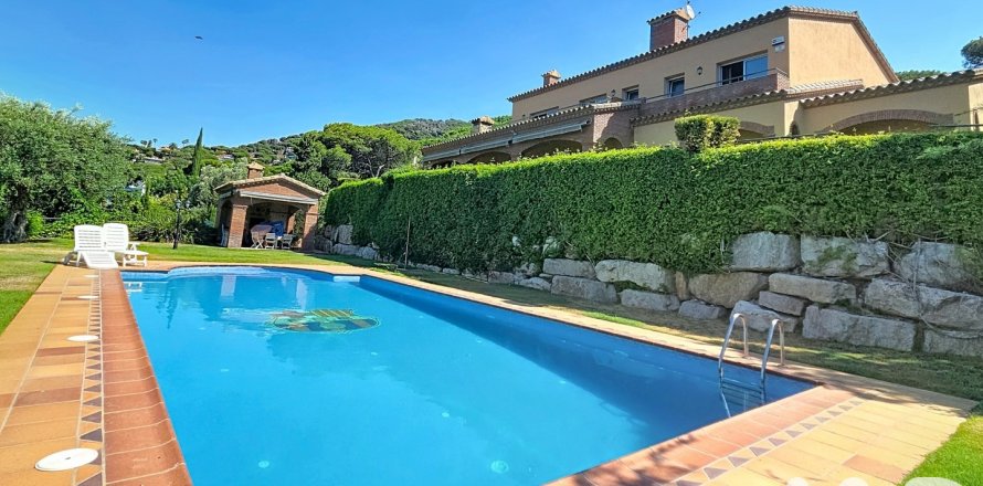 House in Cabrils, Barcelona, Spain 7 bedrooms, 881 sq.m. No. 188017