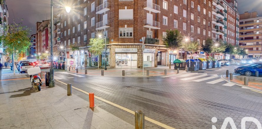 Liikekiinteistö Bilbao, Biscay, Espanja 3 makuuhuonetta, 54 m2 No. 188018