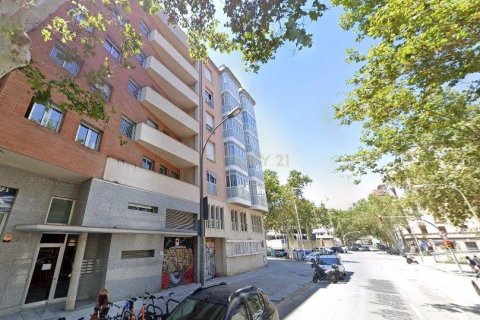 Autotallit myytävänä Barcelona, Espanja , 6 m2 No. 186604 - kuva 4