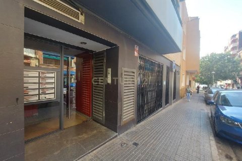Autotallit myytävänä Rubi, Barcelona, Espanja , 10 m2 No. 186606 - kuva 5