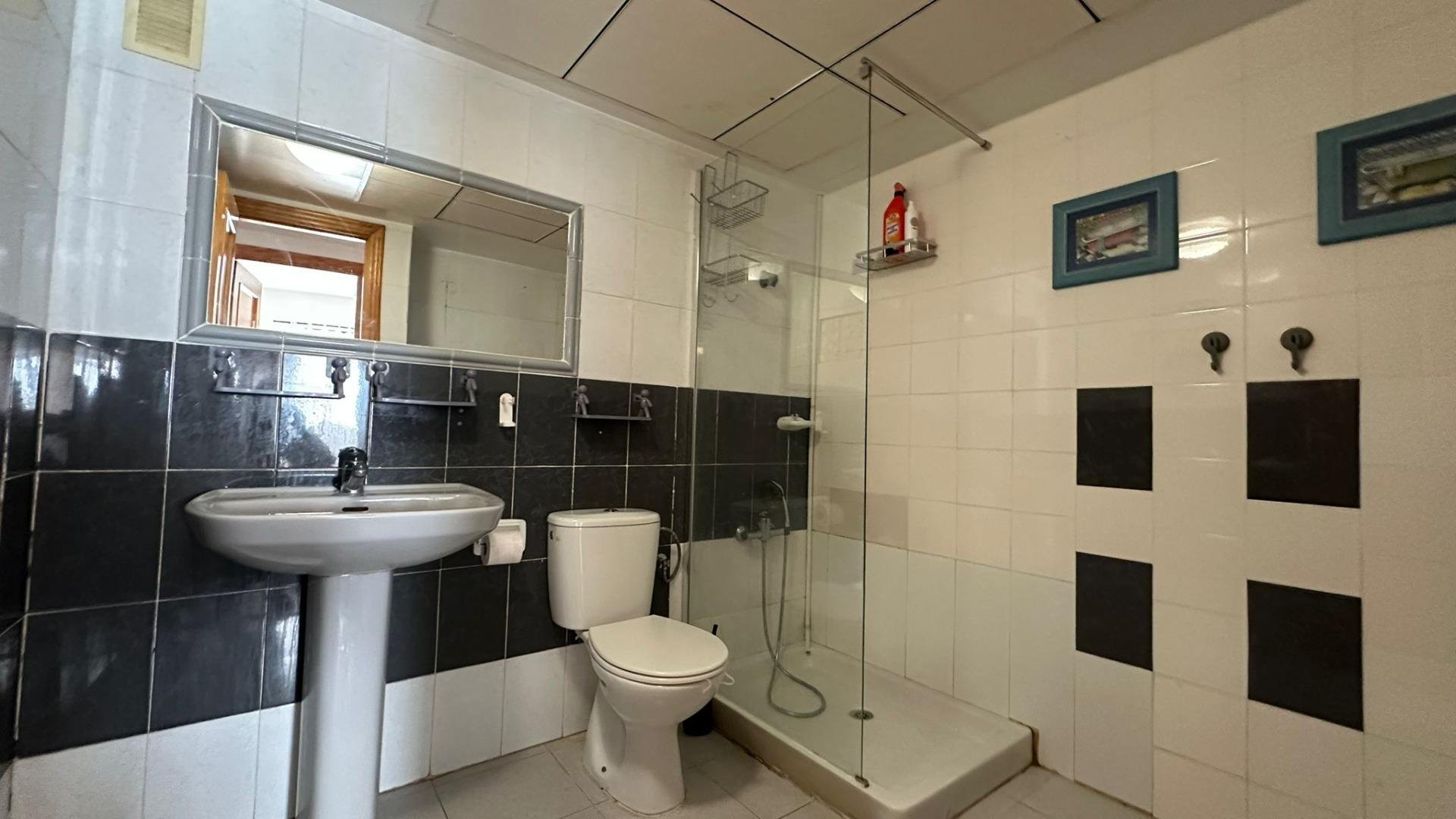 Apartamento en Torrevieja, Alicante, España 3 dormitorios, 104 m2 No. 182939