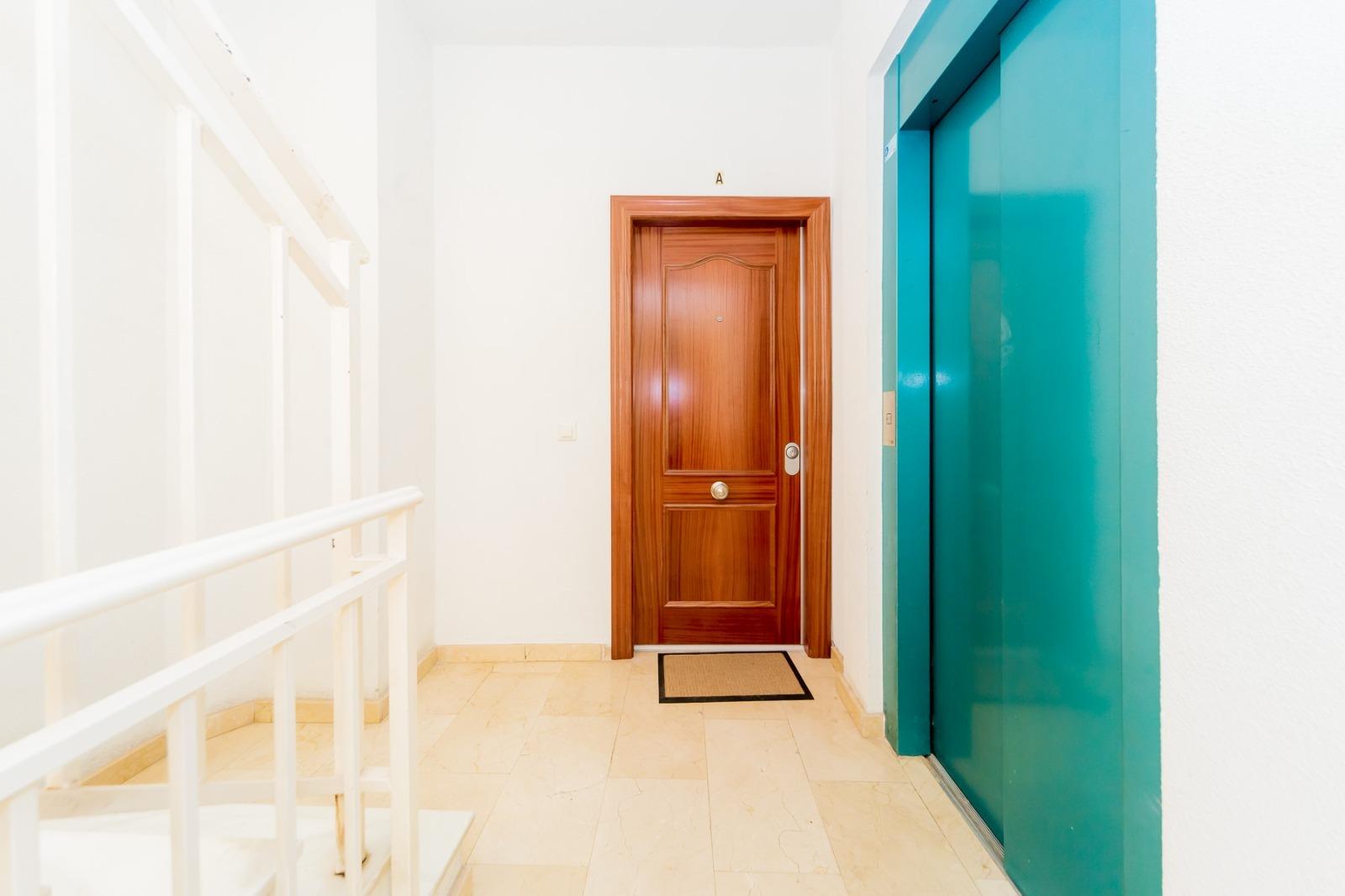 Apartamento en Torrevieja, Alicante, España 1 dormitorio, 66 m2 No. 182907