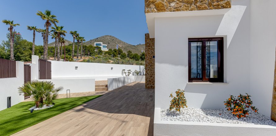 Villa in Benidorm, Alicante, Spain 3 bedrooms, 107 sq.m. No. 148283