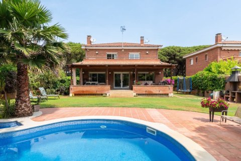 Продажа дома в Гава, Барселона, Испания 5 спален, 850м2 №140846 - фото 1