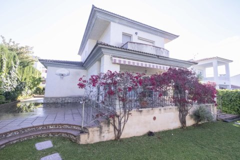House for sale in Coma-Ruga, Tarragona, Spain 4 bedrooms, 195 sq.m. No. 140844 - photo 2