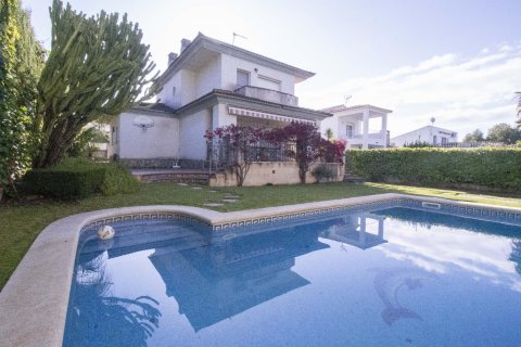 House for sale in Coma-Ruga, Tarragona, Spain 4 bedrooms, 195 sq.m. No. 140844 - photo 1