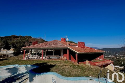 Dom w Mataro, Barcelona, Hiszpania 4 sypialnie, 403 mkw. nr 153760 – zdjęcie 2