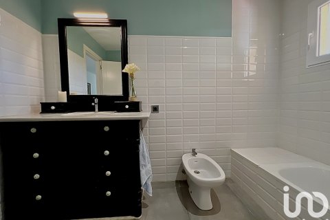 Dom w Mataro, Barcelona, Hiszpania 4 sypialnie, 403 mkw. nr 153760 – zdjęcie 30