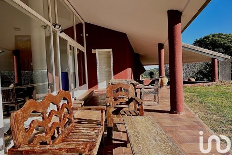 Dom w Mataro, Barcelona, Hiszpania 4 sypialnie, 403 mkw. nr 153760 – zdjęcie 23