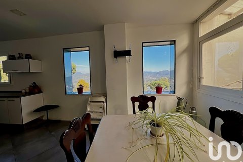 Dom w Mataro, Barcelona, Hiszpania 4 sypialnie, 403 mkw. nr 153760 – zdjęcie 12