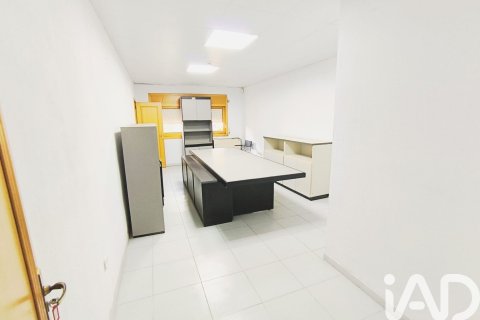 Продажа коммерческой недвижимости в Виньольс-и-эльс-Арк, Таррагона, Испания 8 спален, 1044м2 №153762 - фото 10