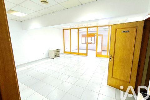 Продажа коммерческой недвижимости в Виньольс-и-эльс-Арк, Таррагона, Испания 8 спален, 1044м2 №153762 - фото 12