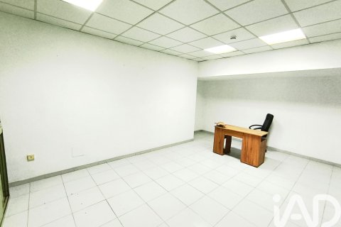 Продажа коммерческой недвижимости в Виньольс-и-эльс-Арк, Таррагона, Испания 8 спален, 1044м2 №153762 - фото 11