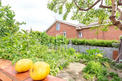 Villa for sale in Sant Just Desvern, Barcelona, Spain 3 bedrooms, 190 sq.m. No. 150689 - photo 11