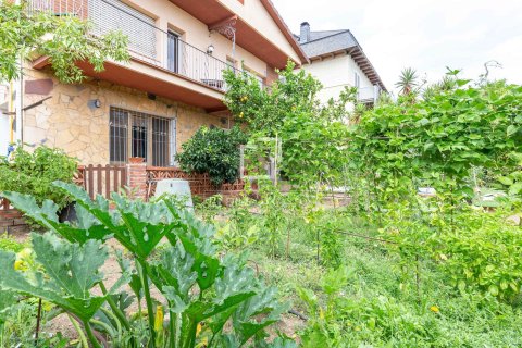 Villa for sale in Sant Just Desvern, Barcelona, Spain 3 bedrooms, 190 sq.m. No. 150689 - photo 7