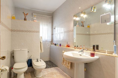 Villa for sale in Sant Just Desvern, Barcelona, Spain 3 bedrooms, 190 sq.m. No. 150689 - photo 24